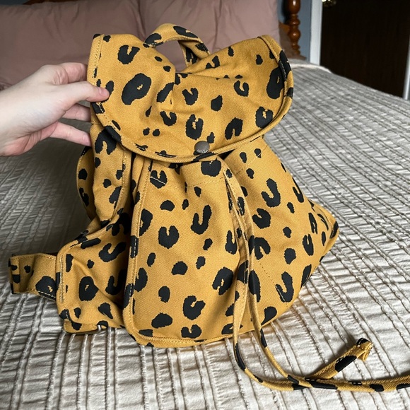 Baggu Leopard Canvas Drawstring Backpack - Picture 1 of 7